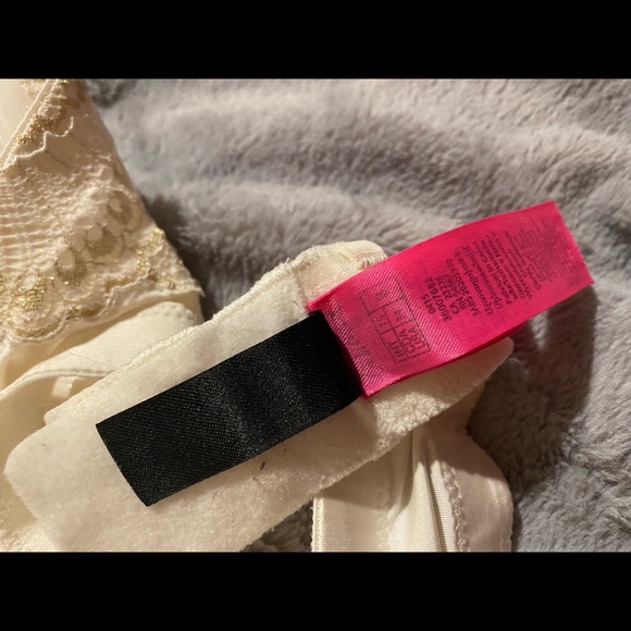 Like New strapless LaSenza bra - Picture 3 of 3